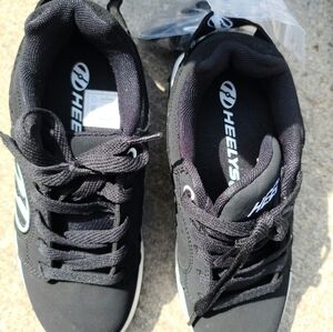 Heelys Men's Black with White Accent Sneakers
